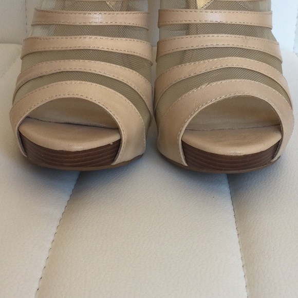 EUC Michael Kors 8.5M Bone/Silver Leather Mesh Open Toe Heels - Picture 8 of 16